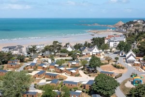 Campingplatz in der Bretagne von oben