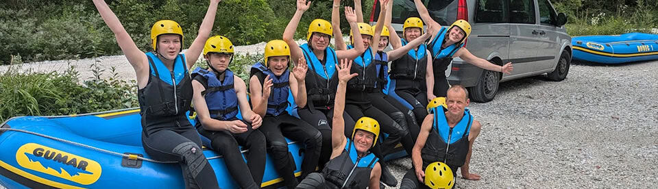 Gruppenbild vorm Rafting
