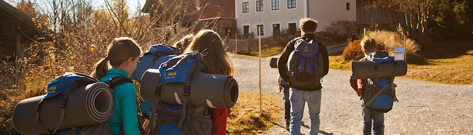 Kinder beim Wandern