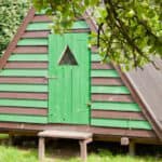 Eine Nurdach-Hütte