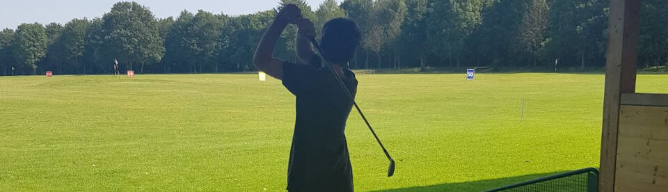 Abschlag an der Driving Range