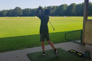 Abschlag auf der Driving Range
