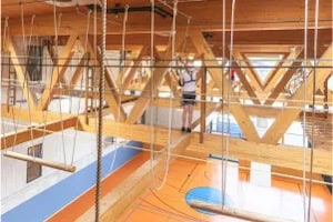 Indoor-Hochseilgarten im Jugendclub