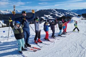 Kinder im Skikurs in Saalbach