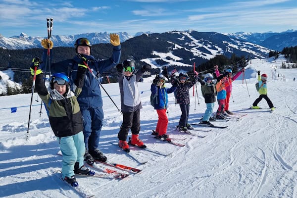 Kinder im Skikurs in Saalbach