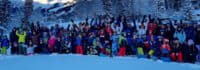 Teilnehmer des Familien Skicamps im Schnee