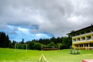 Wiese vor dem Haus