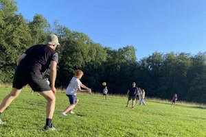 Jugendliche spielen Baseball 