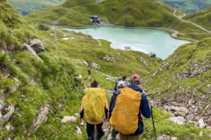 Jugendliche beim Wandern