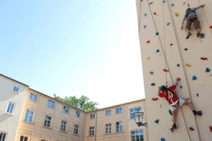 Schloss Gadow mit Kletterwand