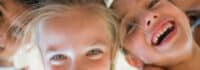 Lachende Kinder