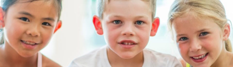 Köpfe von drei Kinder