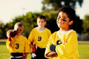 Jungs im Flagfootballcamp um Nauheim