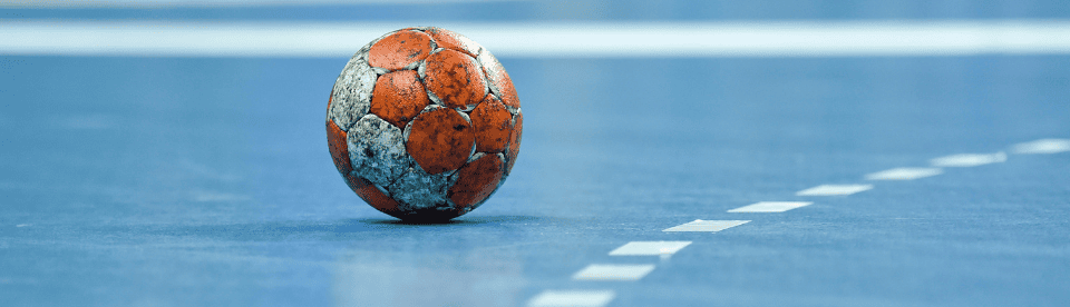 Kinder und Jugendliche haben Spaß im Handballcamp