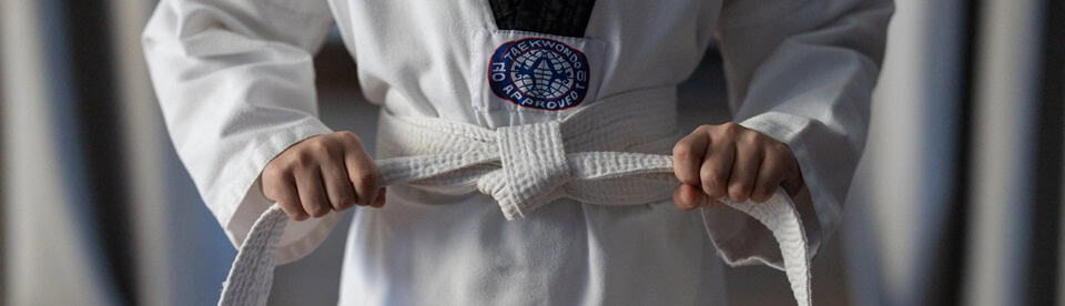 Kinder gewinnen an Selbstvertrauen im Taekwondo Camp