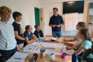 Englischunterricht im Camp
