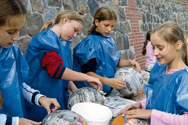 Kinder basteln mit Gips