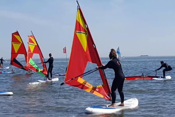 Surfkurs im Englisch und Surfen im Majuwi