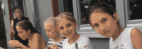 Vier Mädchen beim Essen