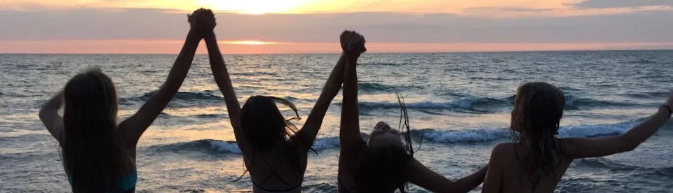 Gute Laune im Camp beim Schwimmen