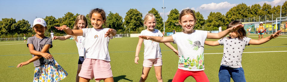 Mädchen lernen eine Choreo