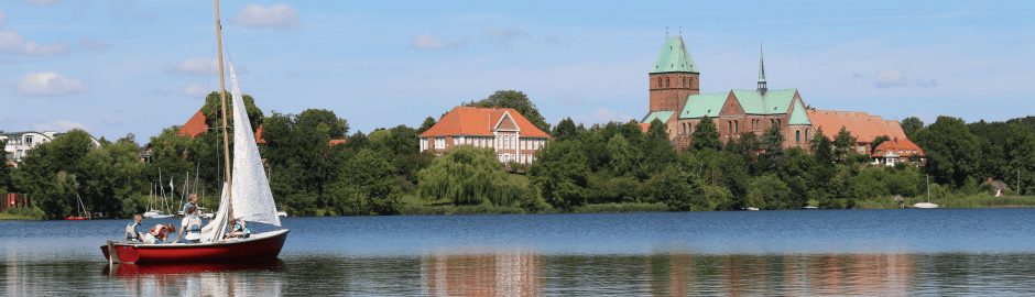 Segelboot vor Ratzeburg