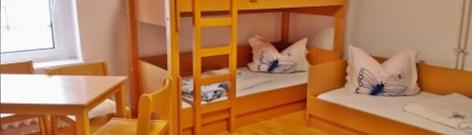 Hochbett Mehrbetzimmer