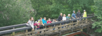 Gruppenbild auf einer Brücke