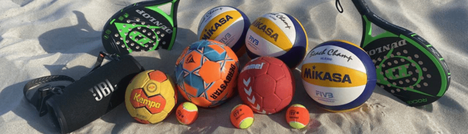 Sportgeräte im Sand
