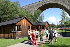 Jugendliche im Tenniscamp