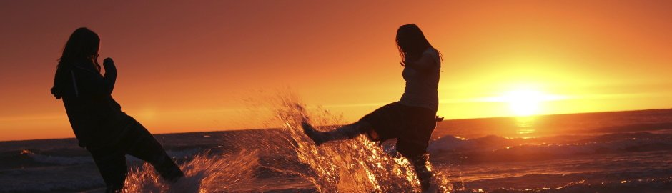 Wasserschlacht bei Sonnenuntergang in Feriencamps bei Bremen