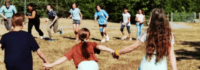 Kinder beim Kettenfangen